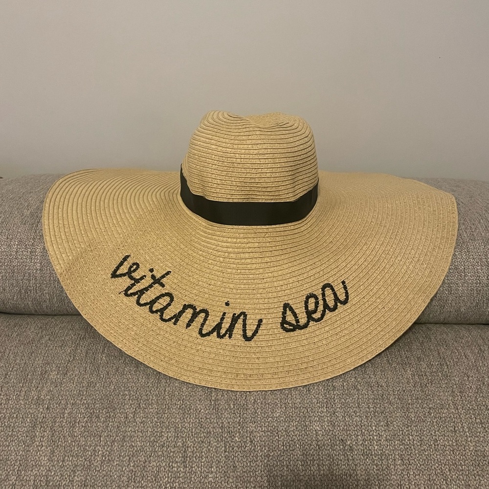 Two’s Company Vitamin Sea Floppy Hat - Picture 2 of 3